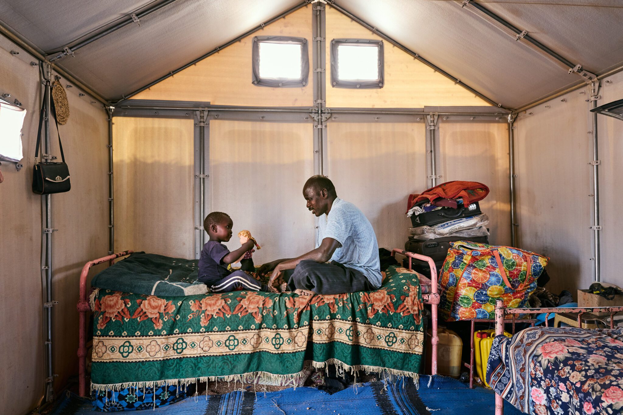 Hassan and his son live in a temporary shelter from Better Shelter in a refugee camp in Chad. Photo: Björn Wallander, 2024.